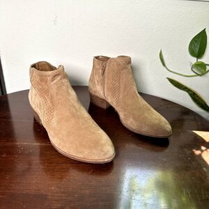 Gianni Bini Suede Ankle Boots Women's Size 7 Light Chestnut Zip Booties Low Heel